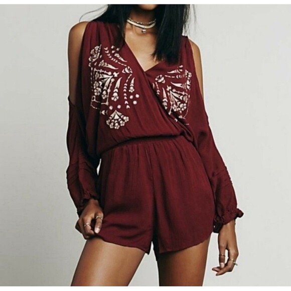 Free People‎ Romper XS Cold Shoulder Love Is All Around Embroidered Burgundy - Picture 1 of 14